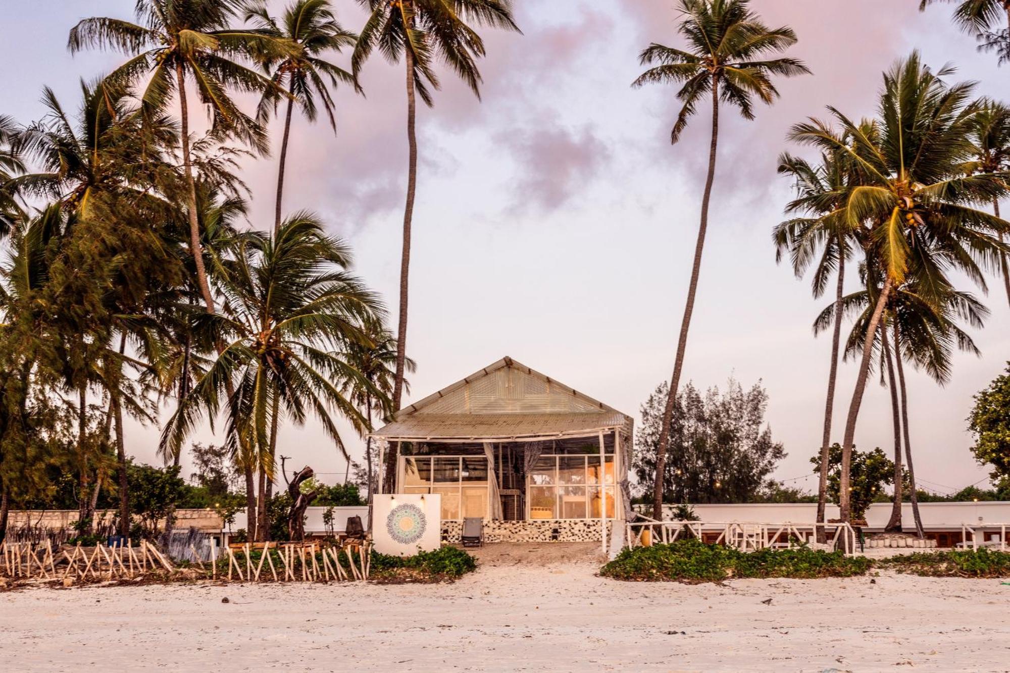 Pili Pili Orient Beach Resort Bwejuu Extérieur photo